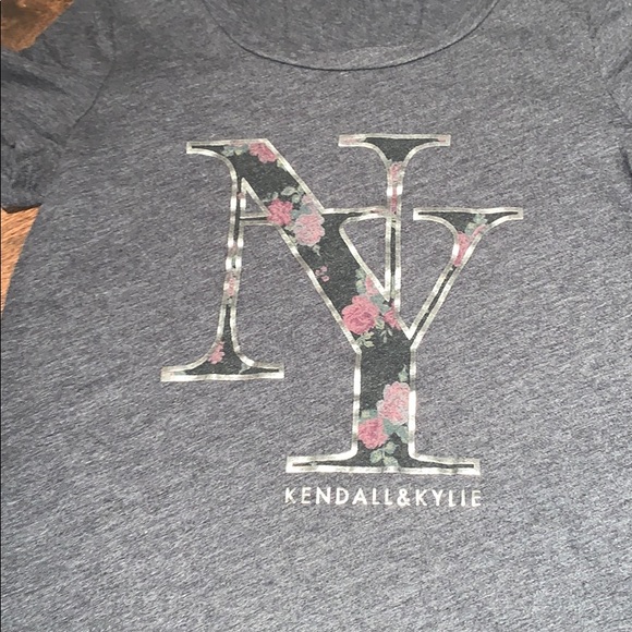 Kendall and Kylie t-shirt - Picture 2 of 4